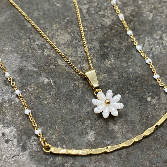 NEW FP x Luna Norte Flower Mother Of Pearl Necklace Set - Picture 1 of 10